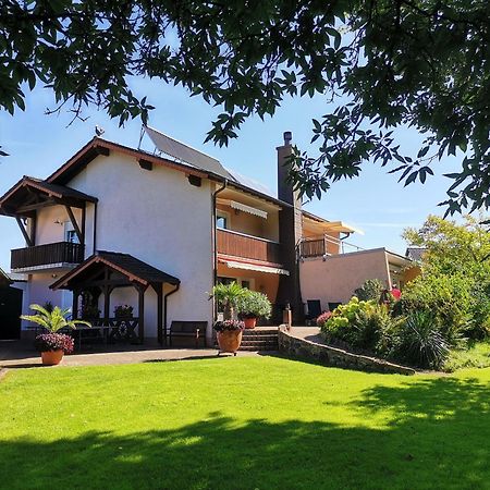 Ferienwohnungen 'Blick Zur Madonna' Fischbach bei Dahn Exterior photo